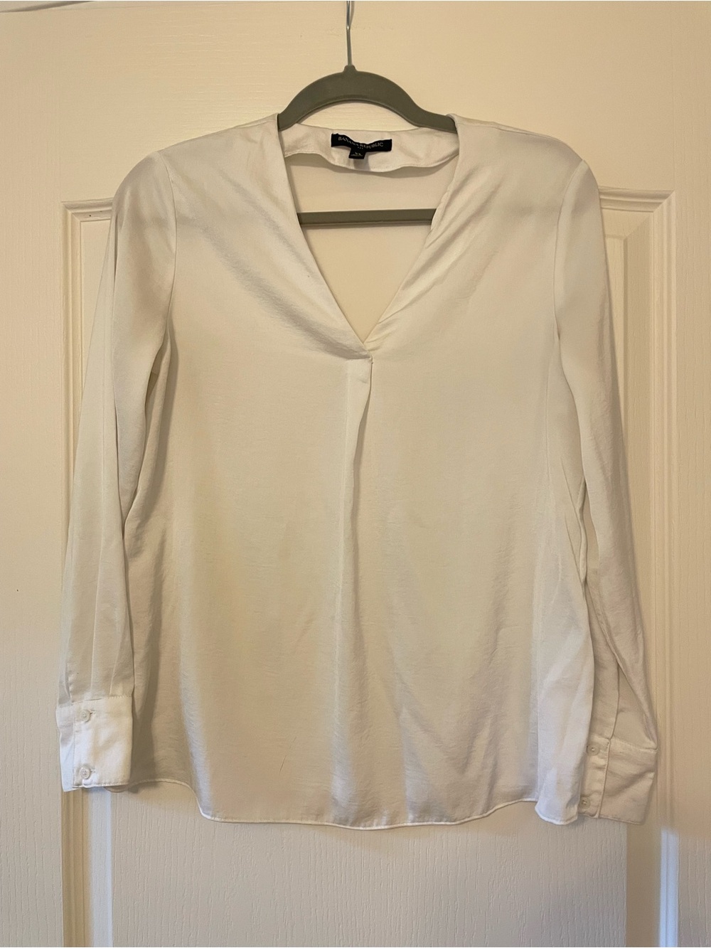 Banana Republic White V-Neck Long Sleeve Blouse